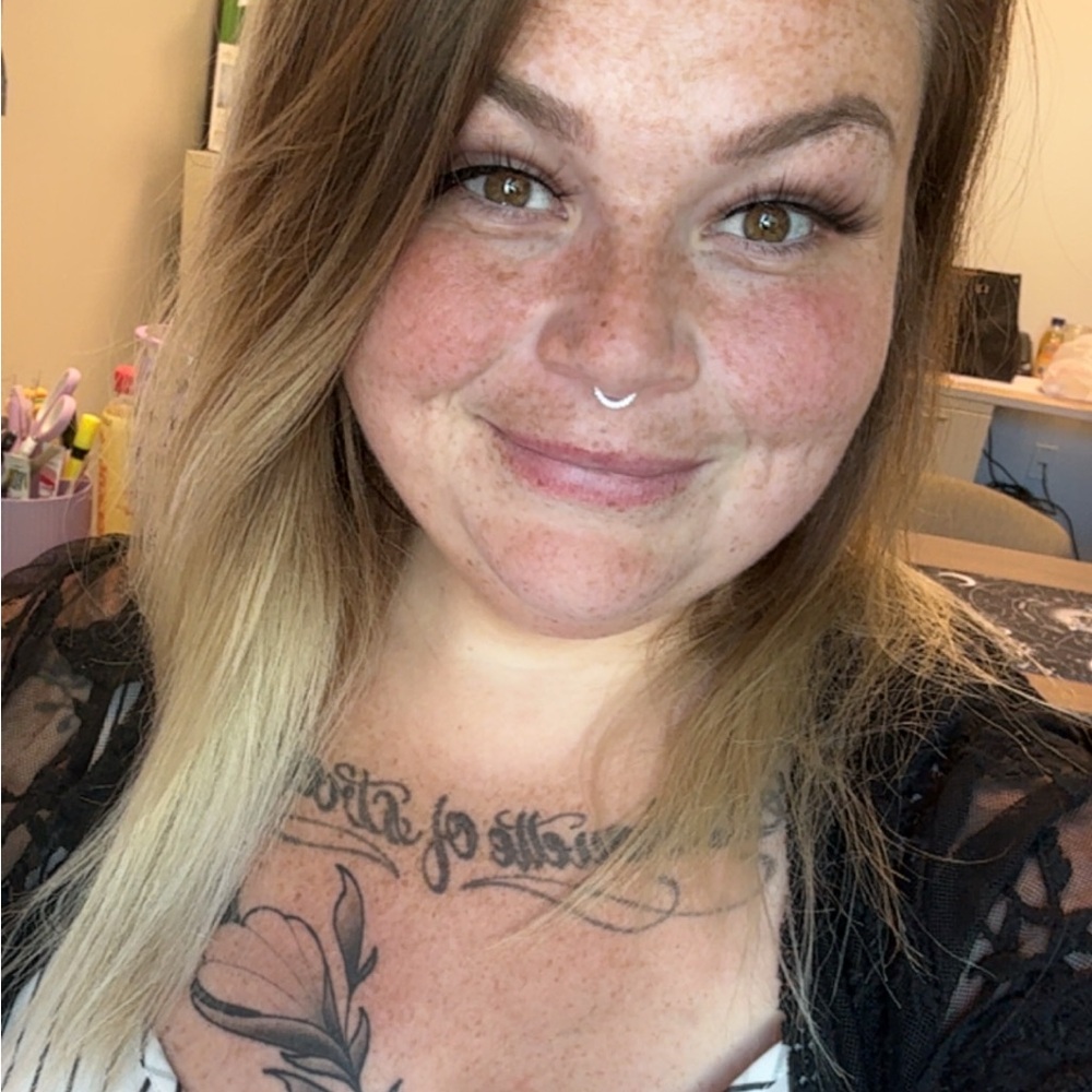 Meet your Posher, Caitlin